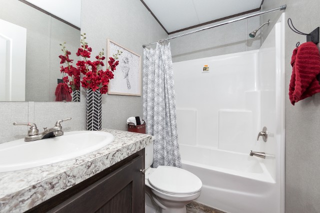 The Lincoln Bathroom 3